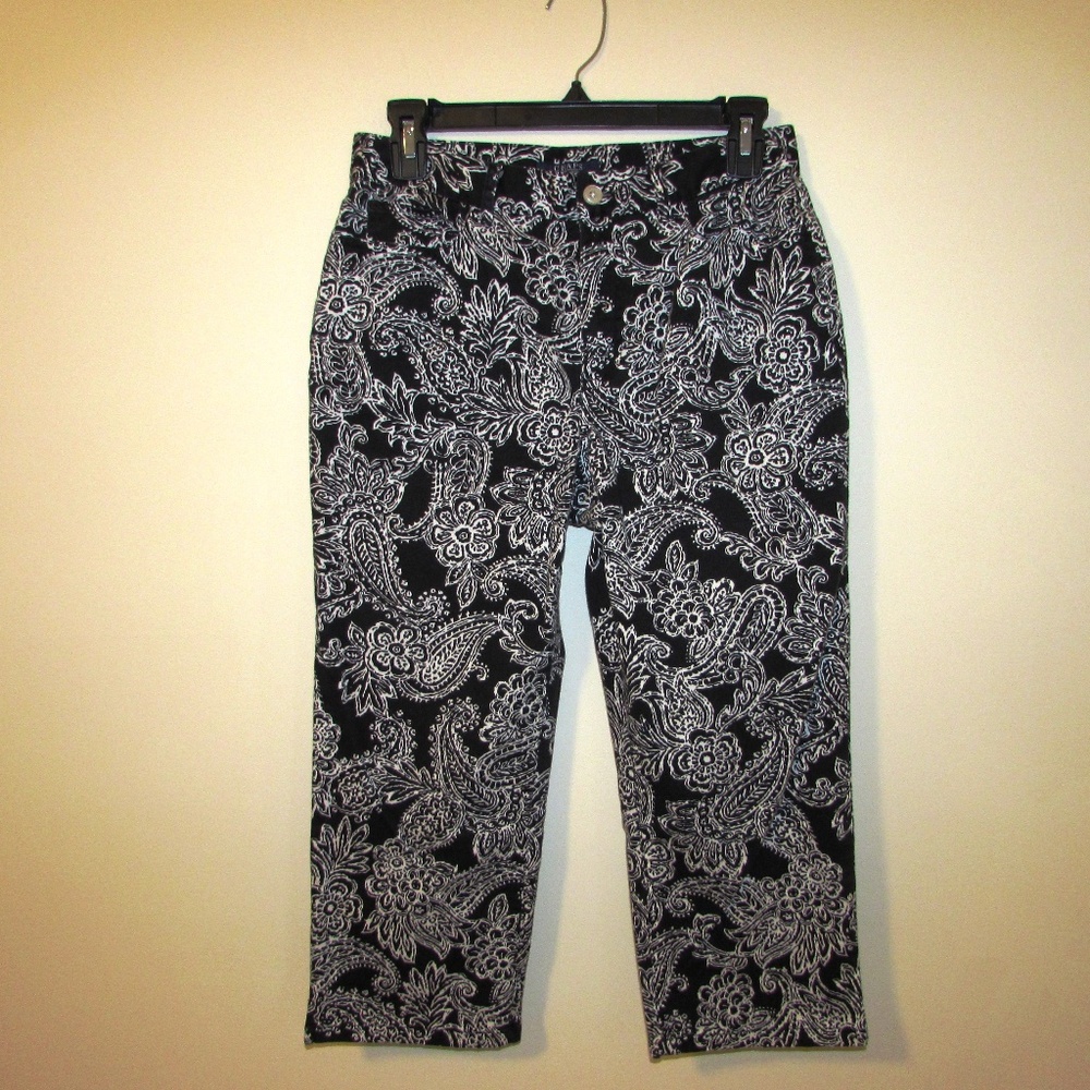 Chaps blk & white paisley capri jeans size 4 NWOT